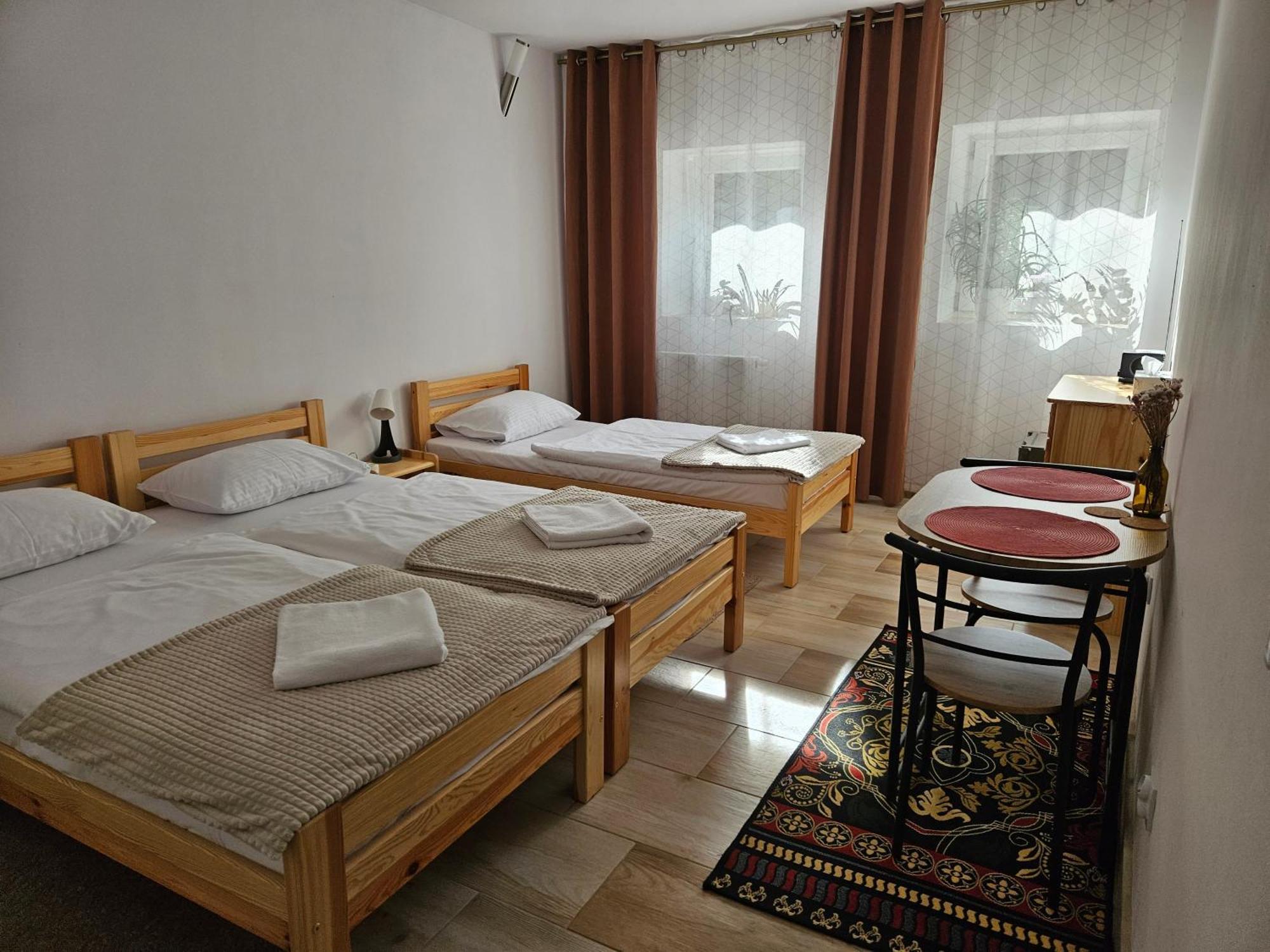 Noclegi U Przewodnikow - Zwiedzaczek Lubawka Rom bilde