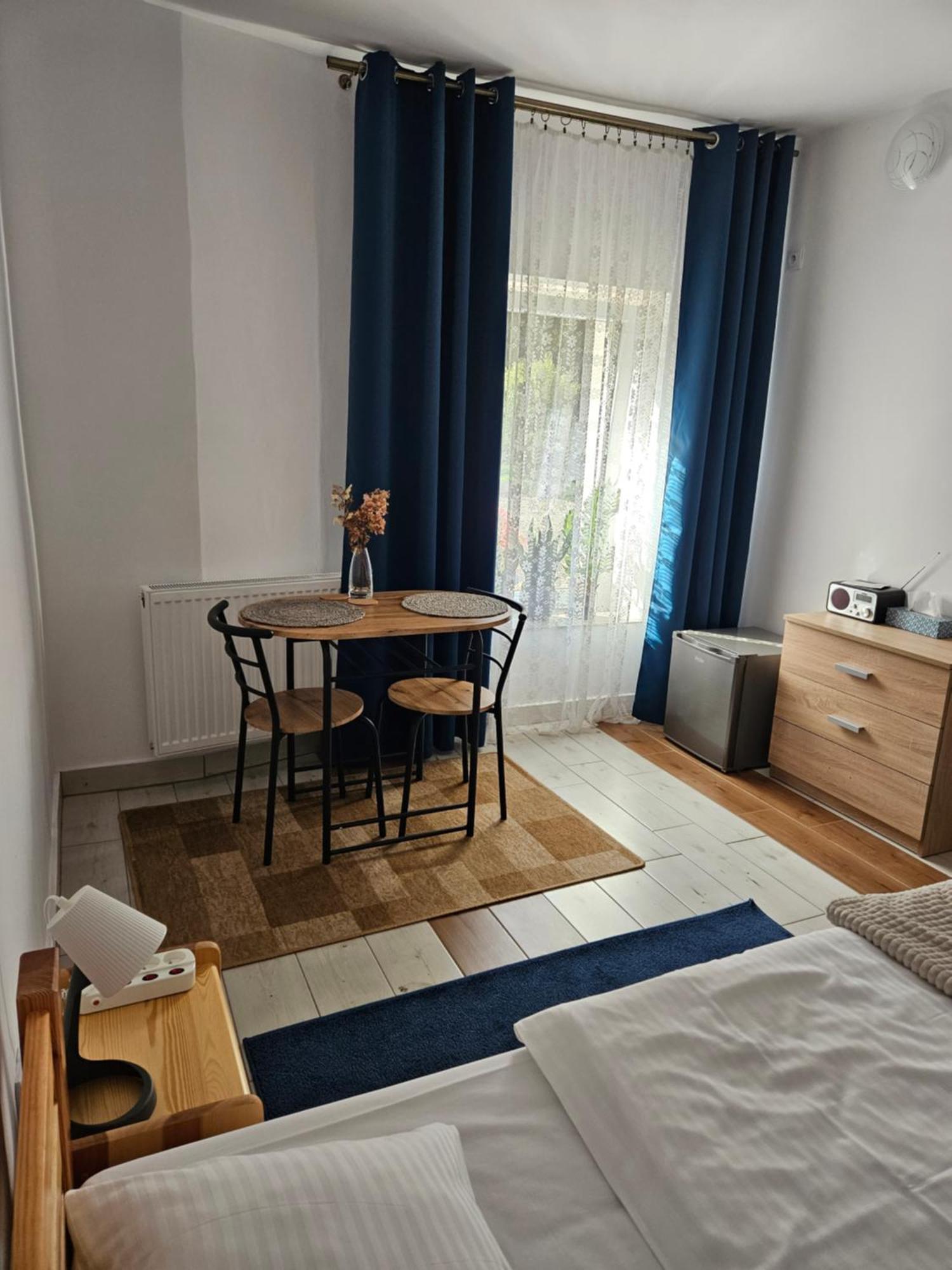 Noclegi U Przewodnikow - Zwiedzaczek Lubawka Rom bilde